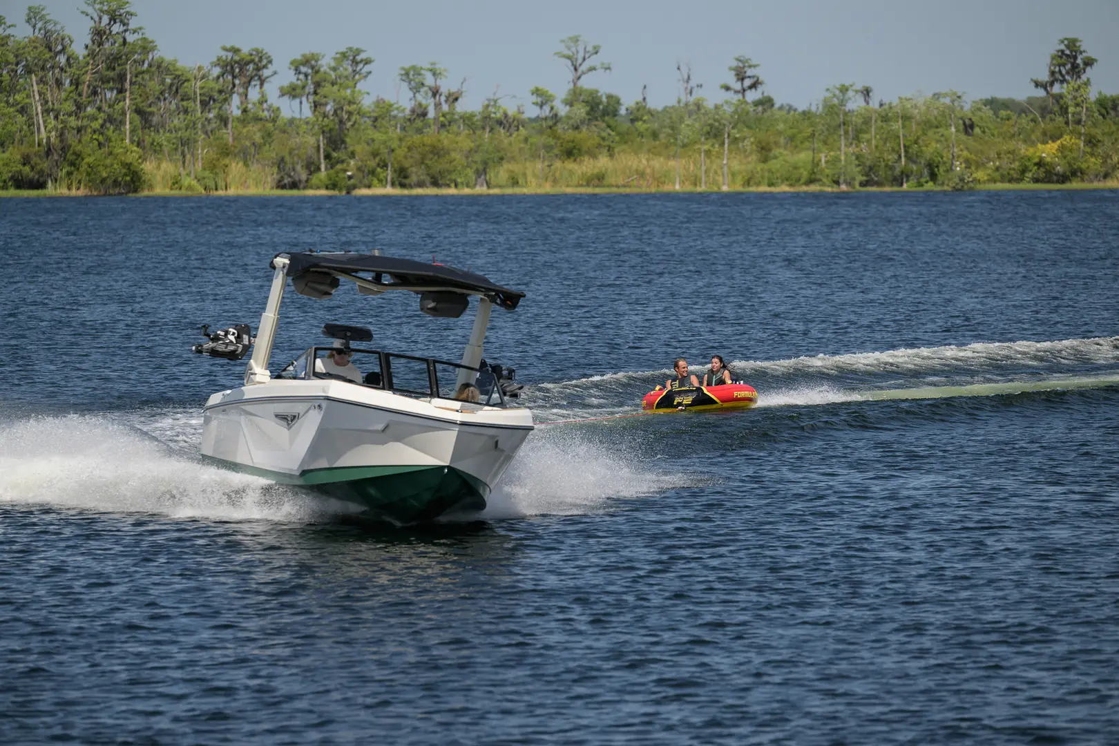 Nautique S23 on the Water